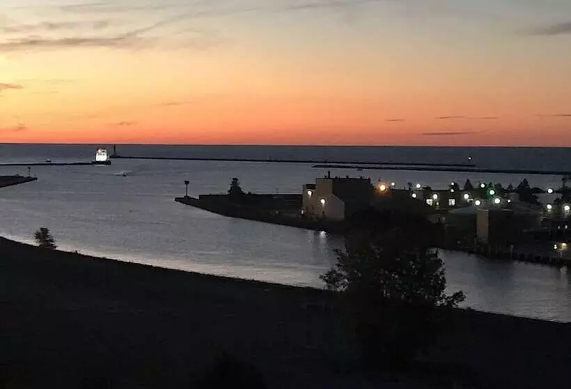 Hotelli Ariel Broadway