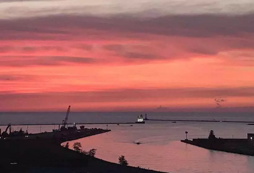 Hotelli Ariel Broadway