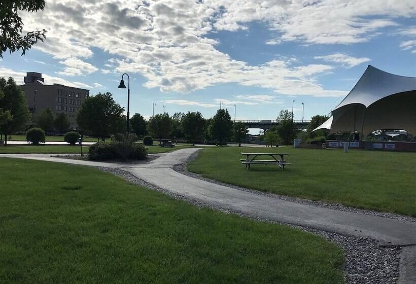 ホテル Ariel Broadway