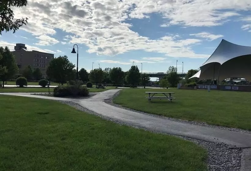 Hotelli Ariel Broadway