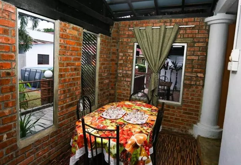 Hotelli Pondok Muara Chalet