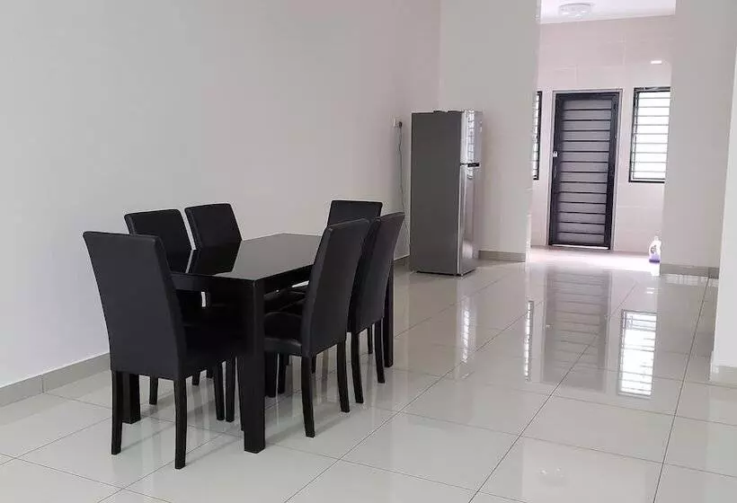 هتل Sr Home Stay At Klia