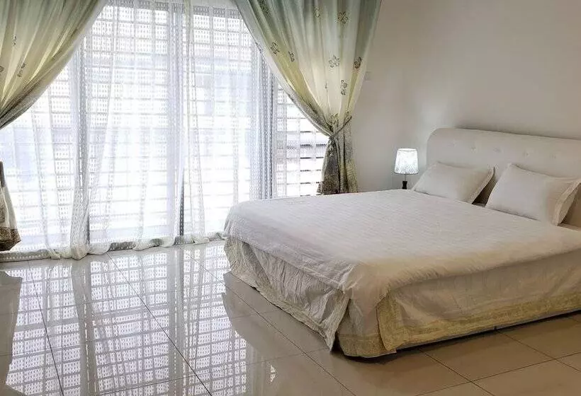 هتل Sr Home Stay At Klia