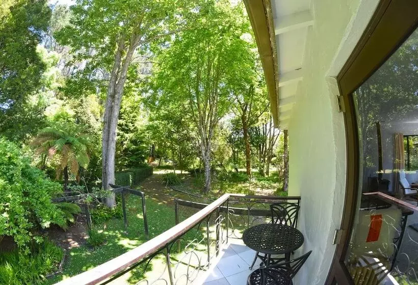 Hotelli Te Popo Gardens And Accommodation