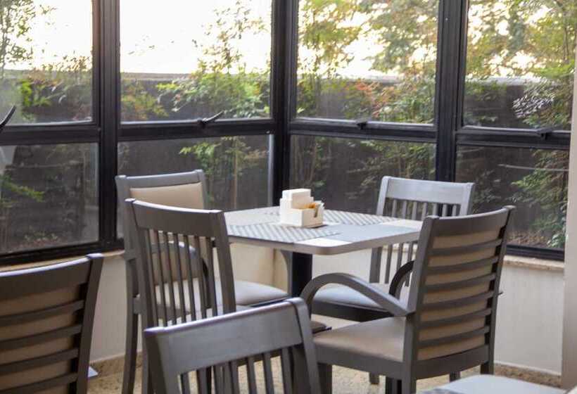 Aparthotel Twin Towers