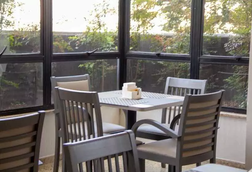 Aparthotel Twin Towers