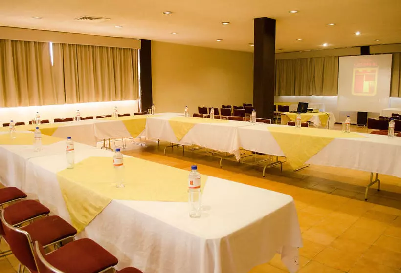 هتل Capital O  Casa Real Zacatecas