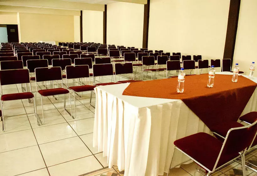 هتل Capital O  Casa Real Zacatecas