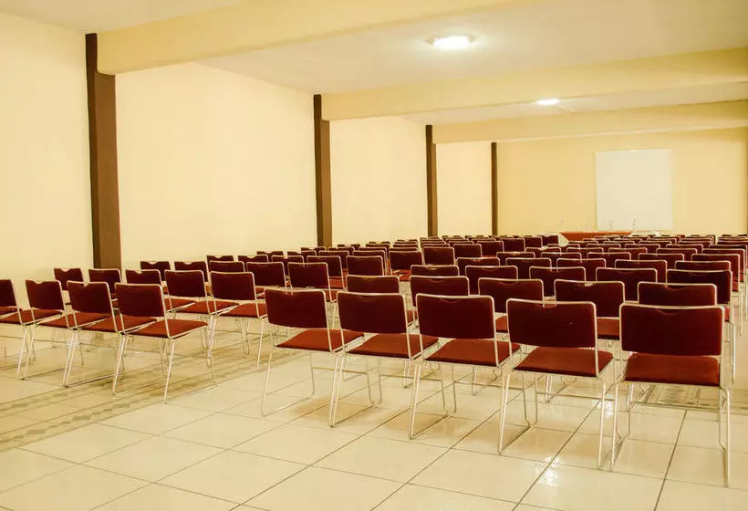 هتل Capital O  Casa Real Zacatecas