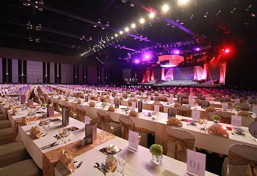 هتل Centara Grand At Central World