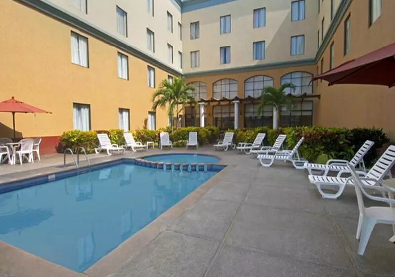 Отель Fiesta Inn Poza Rica