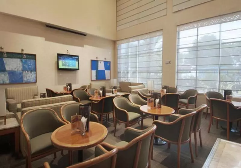 Отель Fiesta Inn Poza Rica