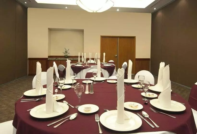 Отель Fiesta Inn Poza Rica