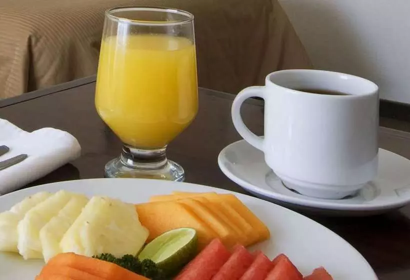 Отель Fiesta Inn Poza Rica