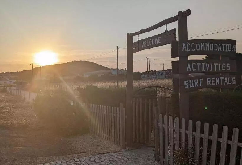 Отель Good Feeling Hostel & Guest House