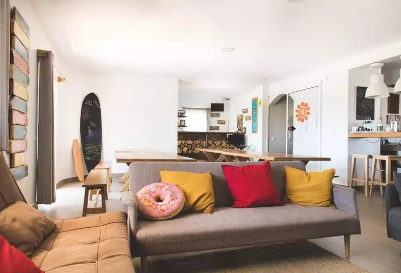 Отель Good Feeling Hostel & Guest House