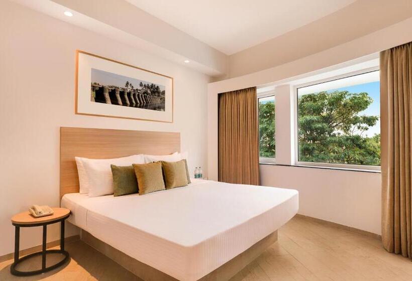 Lemon Tree Hotel Hinjewadi Pune