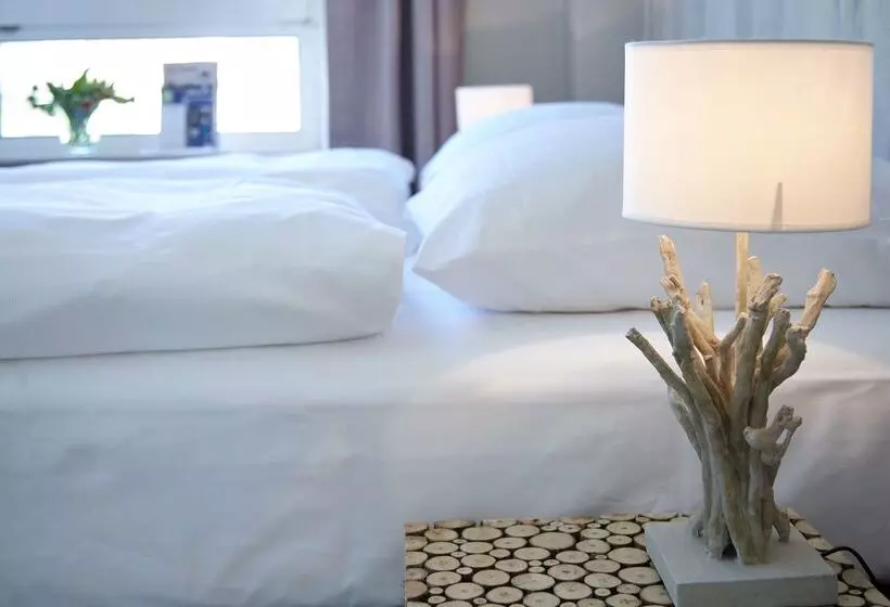 Hotell Liegeplatz 13 Kiel By Premiere Classe