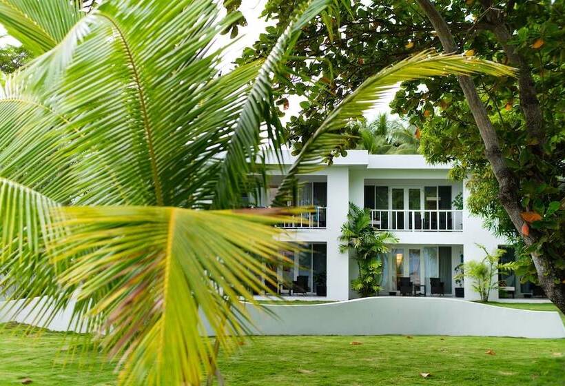 فندق Lomani Island Resort – Adults Only