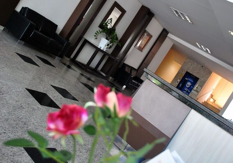 Отель Pinheiro Palace