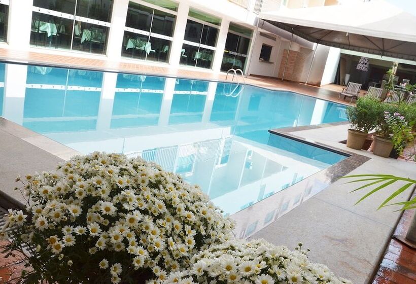 Отель Pinheiro Palace