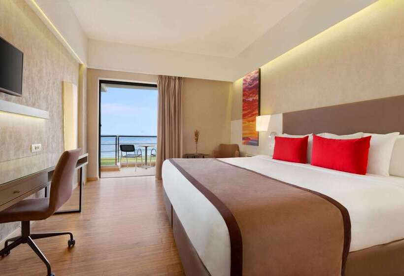 Hotel Ramada Plaza By Wyndham Thraki