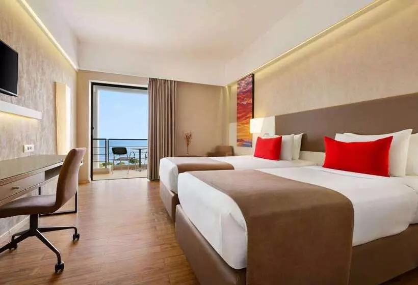 ホテル Ramada Plaza By Wyndham Thraki