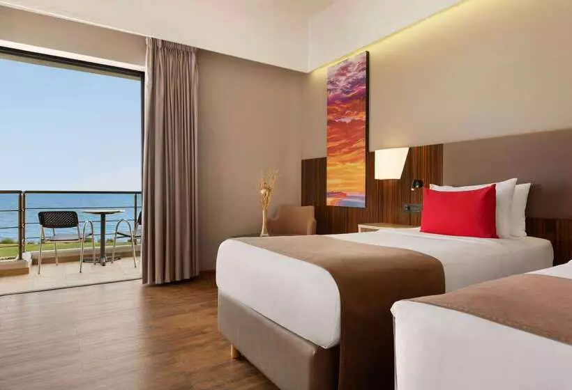 ホテル Ramada Plaza By Wyndham Thraki