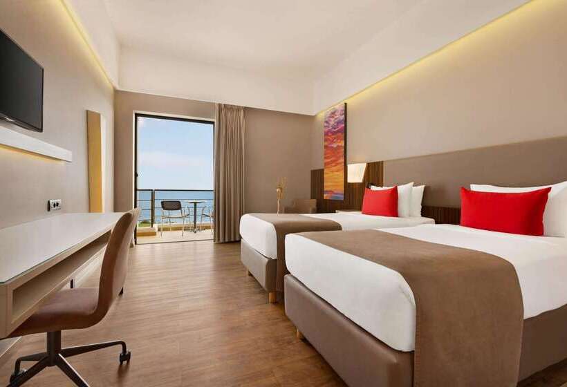 Hotel Ramada Plaza By Wyndham Thraki