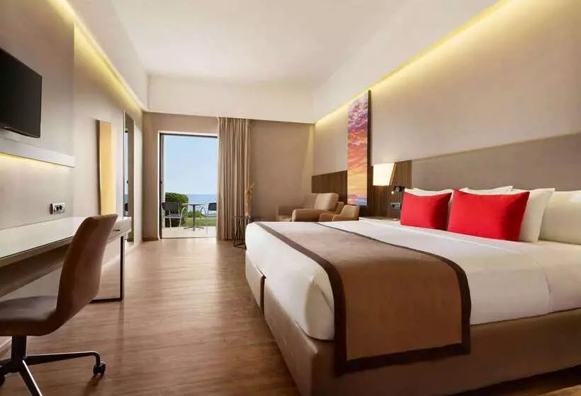 ホテル Ramada Plaza By Wyndham Thraki