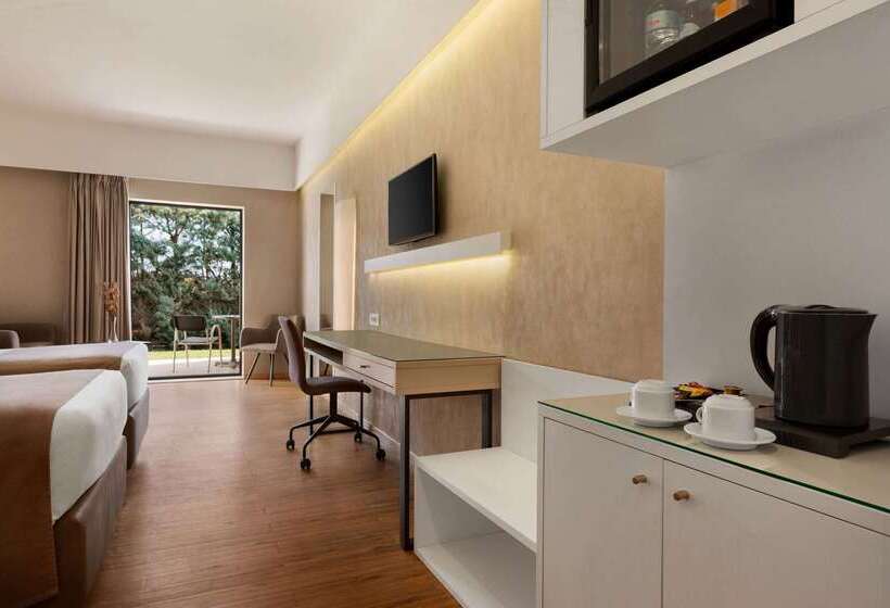 Hotel Ramada Plaza By Wyndham Thraki