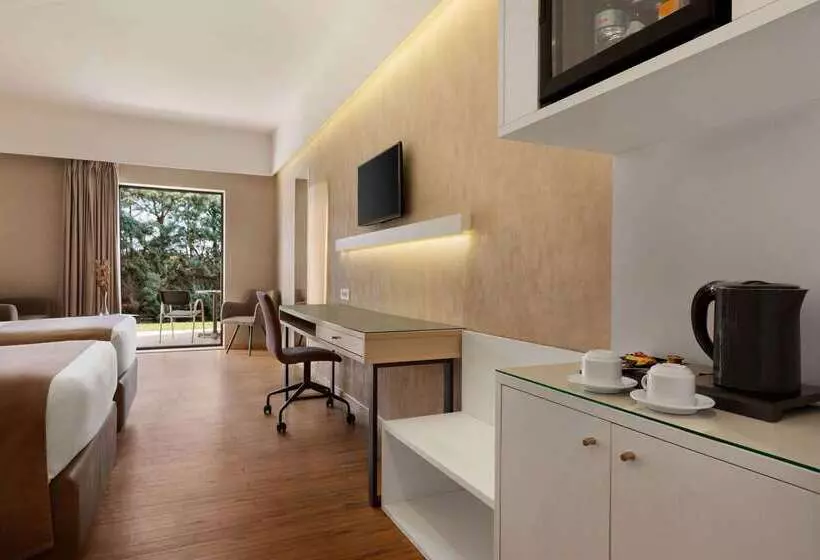 ホテル Ramada Plaza By Wyndham Thraki