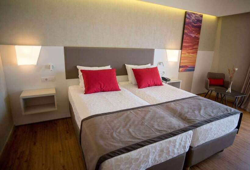 Hotel Ramada Plaza By Wyndham Thraki