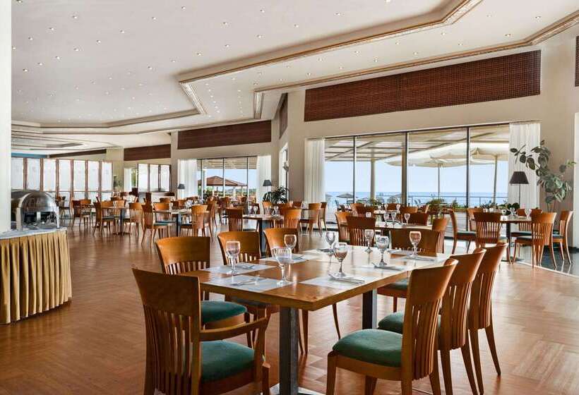 Hotel Ramada Plaza By Wyndham Thraki