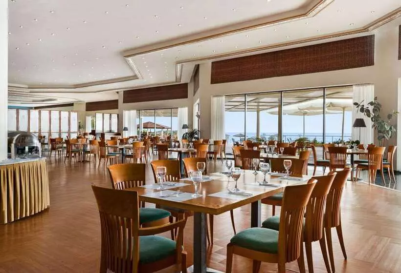 ホテル Ramada Plaza By Wyndham Thraki