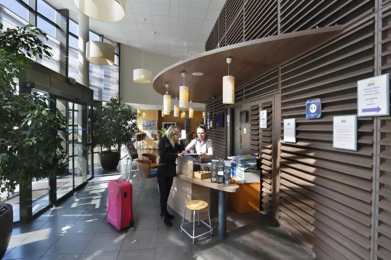 Отель Suite Home Orleans Saran