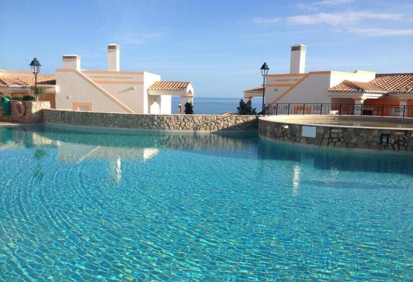 استراحتگاه The View – Santo António Villas, Golf & Spa