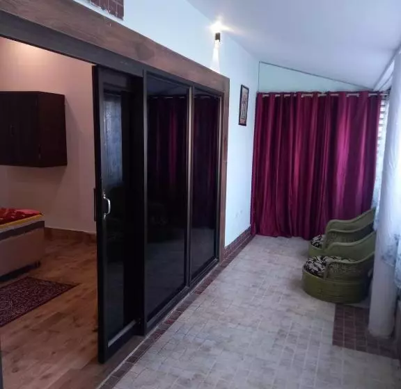 Aamiaismajoitus (B&B) Urban Cottage