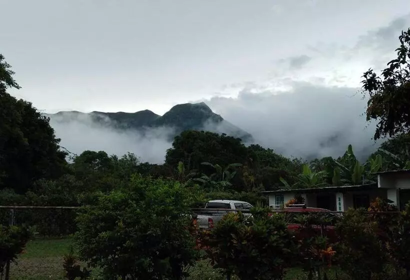 Retkeilymaja Casa Hostal Bouvá