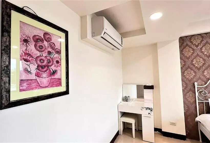 تختخواب و صبحانه Charming Hostel