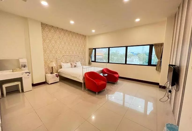تختخواب و صبحانه Charming Hostel