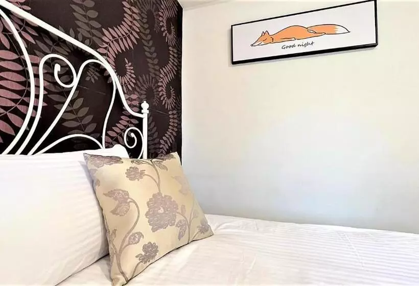 تختخواب و صبحانه Charming Hostel