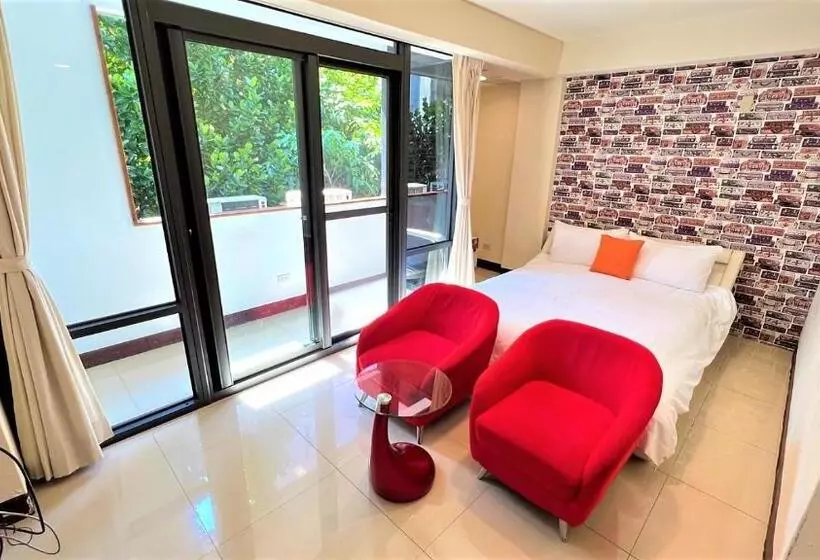 تختخواب و صبحانه Charming Hostel
