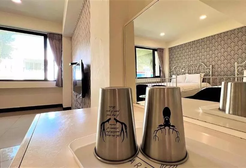 تختخواب و صبحانه Charming Hostel