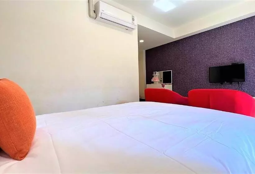 تختخواب و صبحانه Charming Hostel