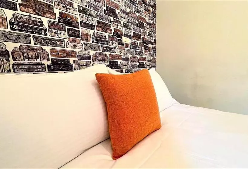تختخواب و صبحانه Charming Hostel