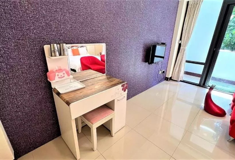 تختخواب و صبحانه Charming Hostel