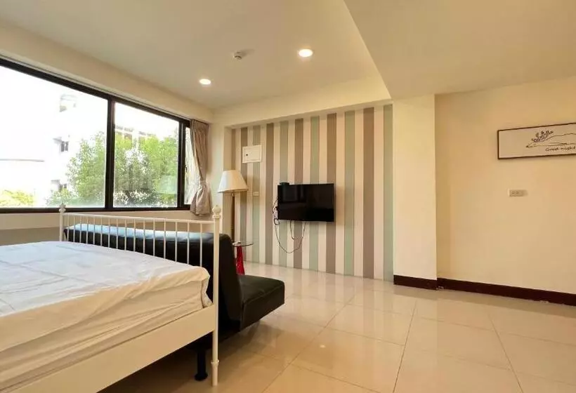 تختخواب و صبحانه Charming Hostel