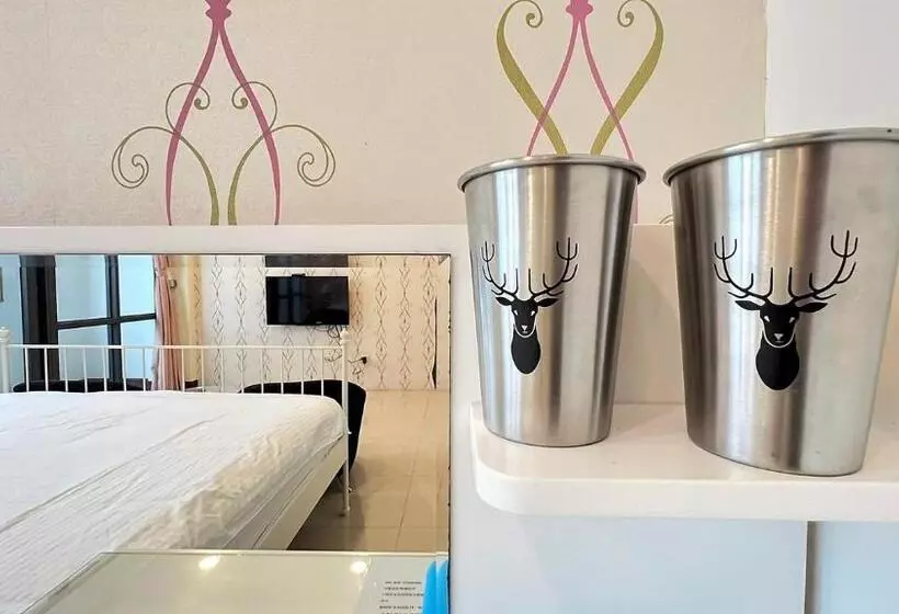 تختخواب و صبحانه Charming Hostel