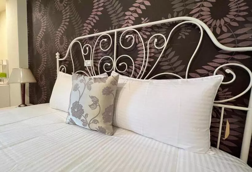 تختخواب و صبحانه Charming Hostel